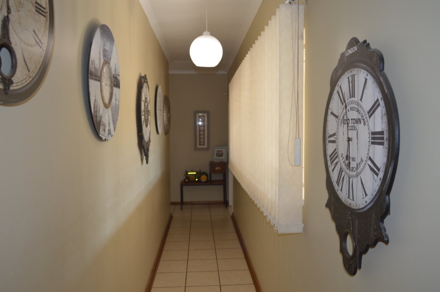 6 Bedroom Property for Sale in Flamwood North West
